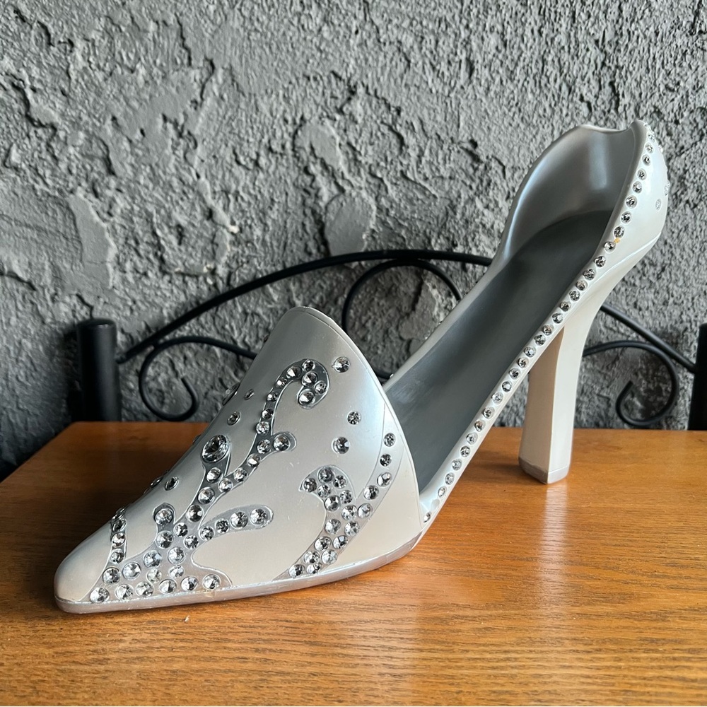 Rhinestone High Heel Wine Bottle Holder: Glam Party Centerpiece